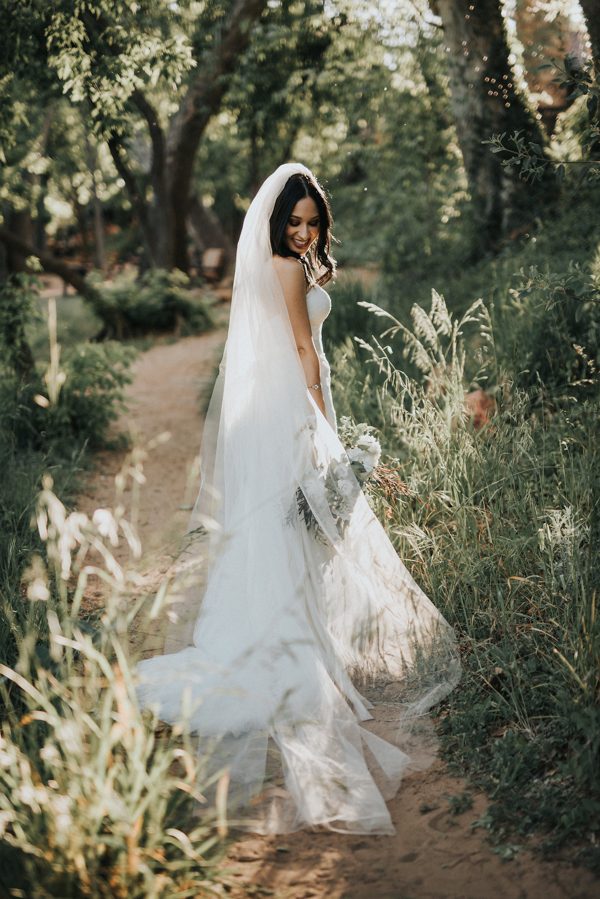 44-guests-celebrated-in-an-organic-candlelit-wedding-at-lauberge-de-sedona-26