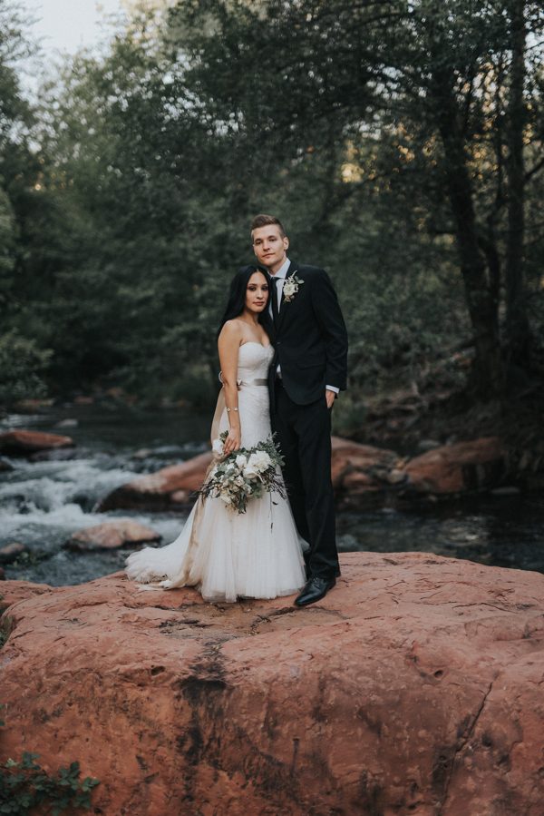 44-guests-celebrated-in-an-organic-candlelit-wedding-at-lauberge-de-sedona-29