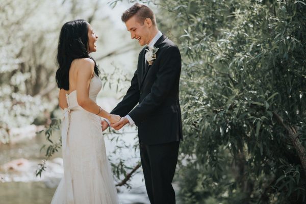 44-guests-celebrated-in-an-organic-candlelit-wedding-at-lauberge-de-sedona-5