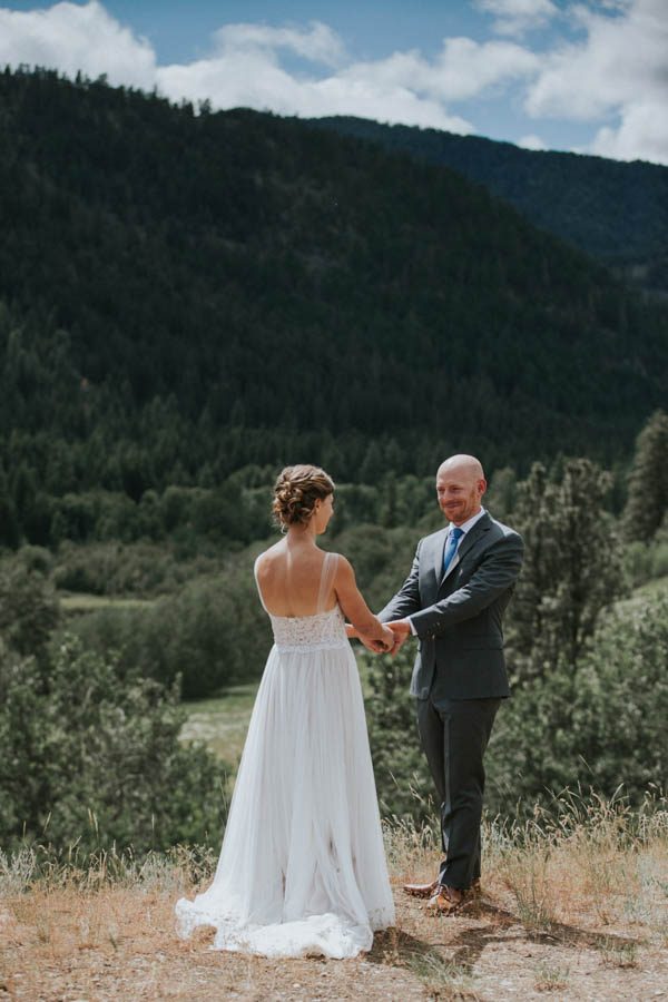 We're Overwhelmed by This Wedding Ceremony Overlooking the North Cascades Hartman Outdoor Photography-6