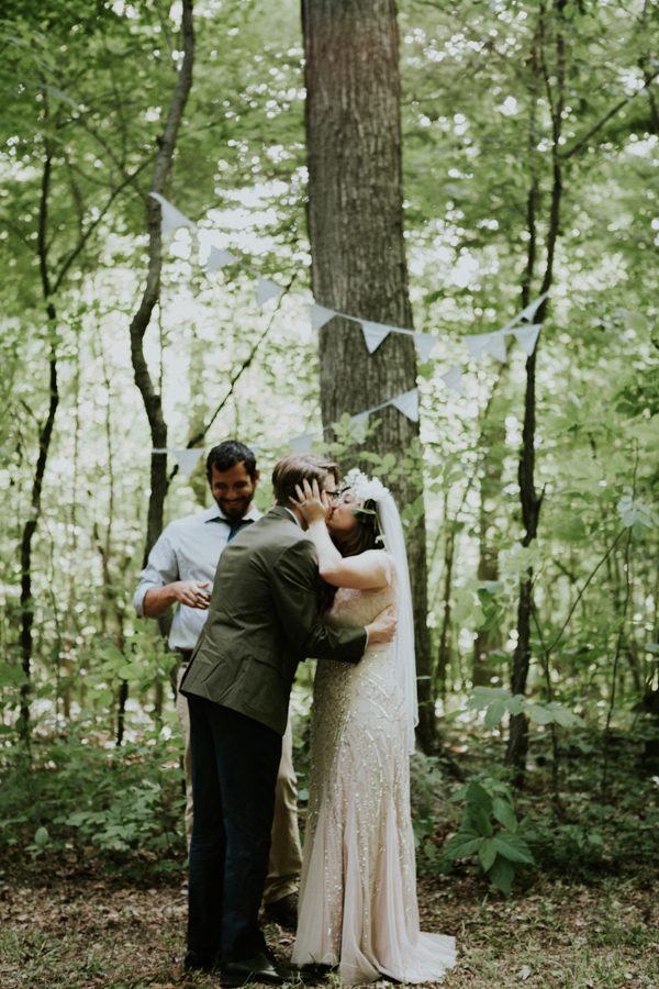 a-folksy-ohio-wedding-at-grandma-and-grandpas-house-11