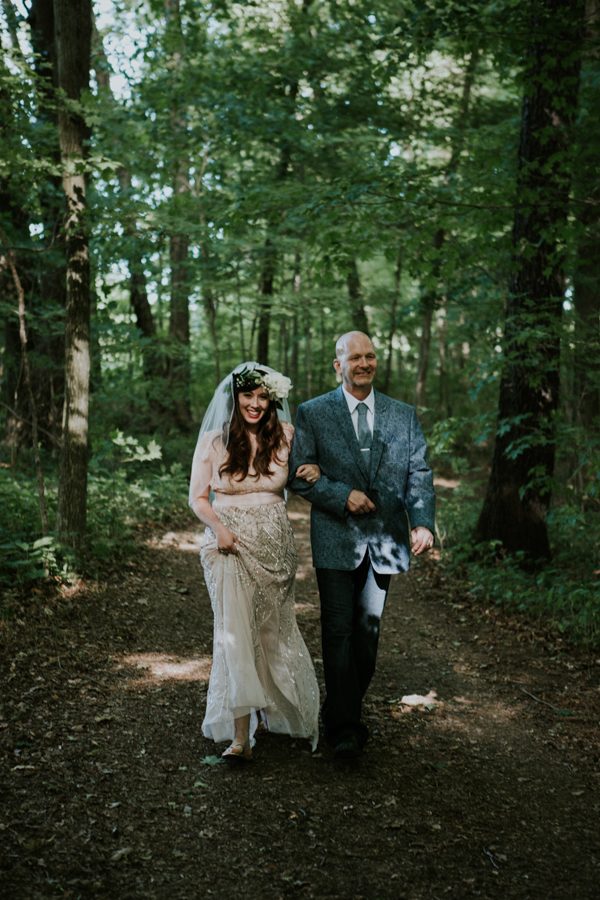 a-folksy-ohio-wedding-at-grandma-and-grandpas-house-9