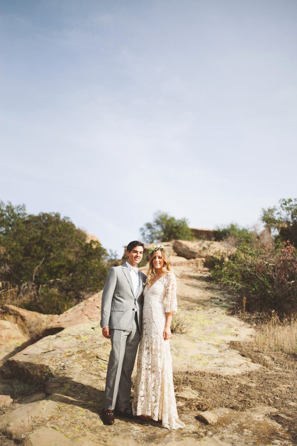 an-alpaca-almost-stole-the-spotlight-in-this-hummingbird-nest-ranch-wedding-11