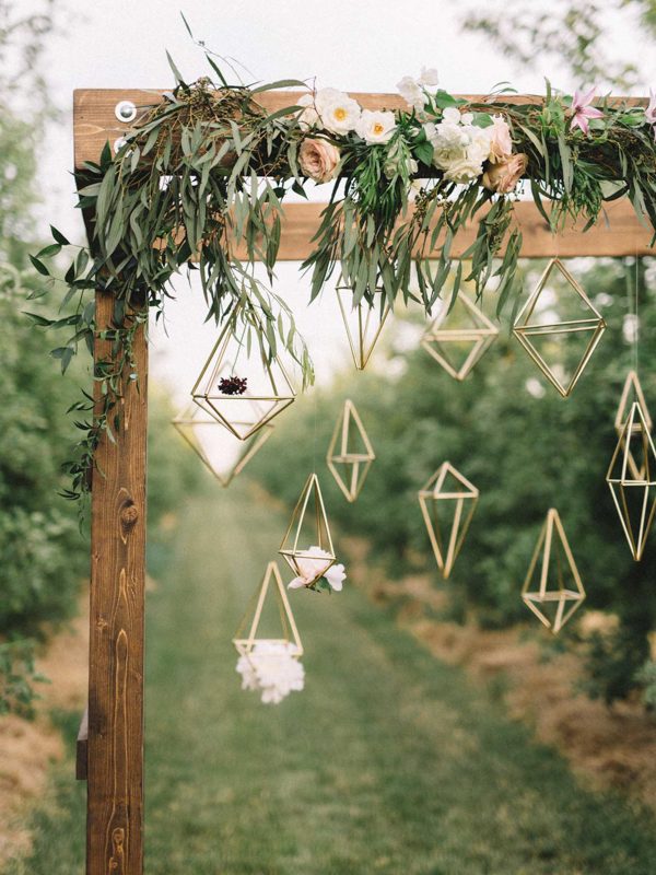find-your-geometric-wedding-inspiration-in-this-candlelit-elopement-12