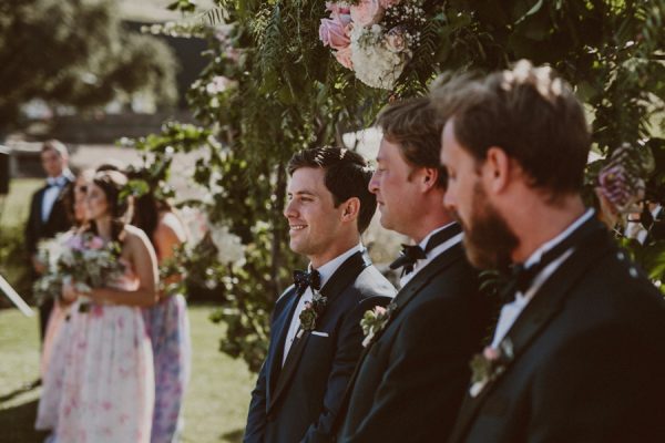 floral-and-feminine-malibu-wedding-at-saddlerock-ranch-16