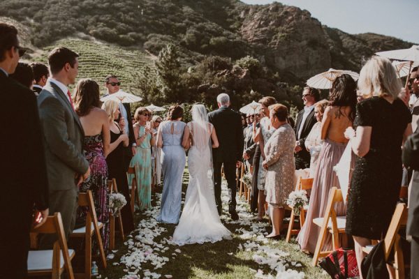 floral-and-feminine-malibu-wedding-at-saddlerock-ranch-17