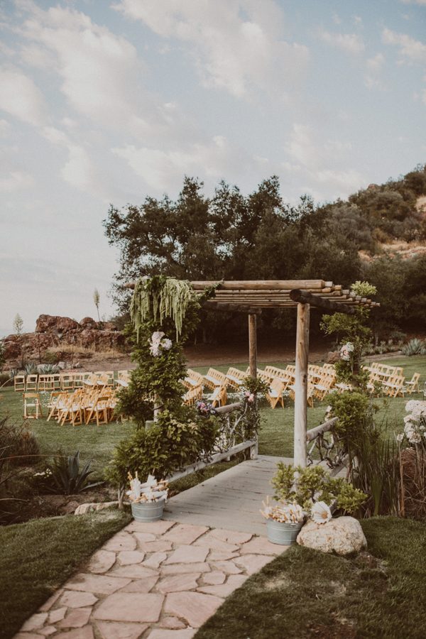 floral-and-feminine-malibu-wedding-at-saddlerock-ranch-38