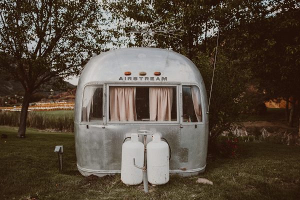 floral-and-feminine-malibu-wedding-at-saddlerock-ranch-41