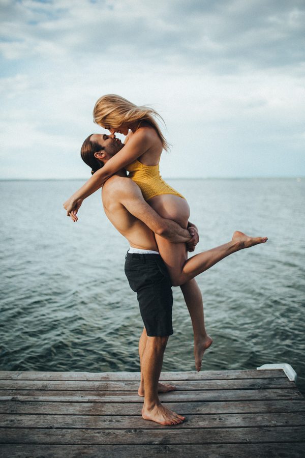 from-the-cabin-to-the-dock-this-pigeon-lake-engagement-is-both-cozy-and-hot-23
