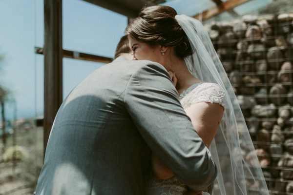 musical-groom-serenaded-bride-emotional-first-look-10