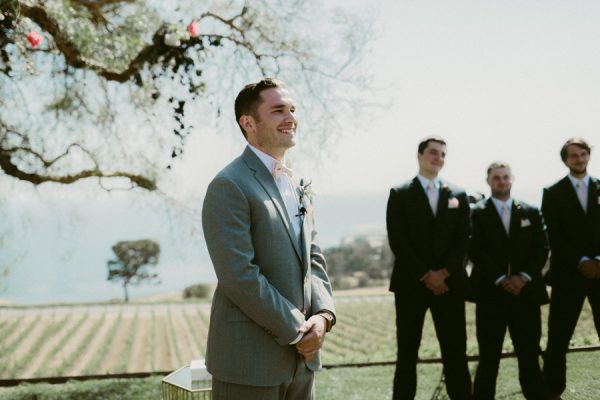 musical-groom-serenaded-bride-emotional-first-look-26