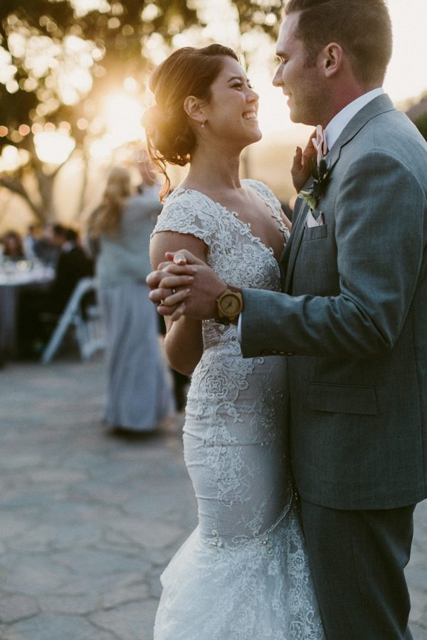 musical-groom-serenaded-bride-emotional-first-look-35