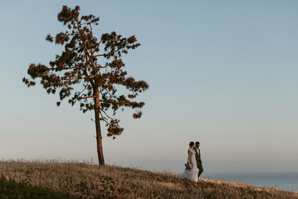 musical-groom-serenaded-bride-emotional-first-look-38