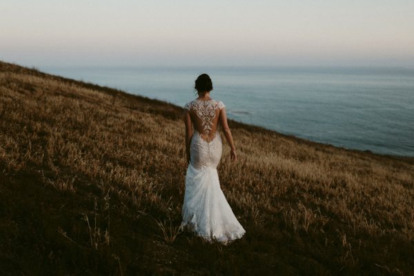 musical-groom-serenaded-bride-emotional-first-look-41