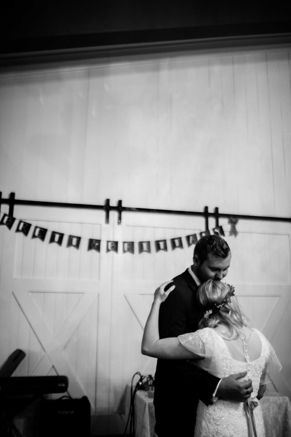 these-utah-newlyweds-made-a-pit-stop-at-in-n-out-before-their-reception-33