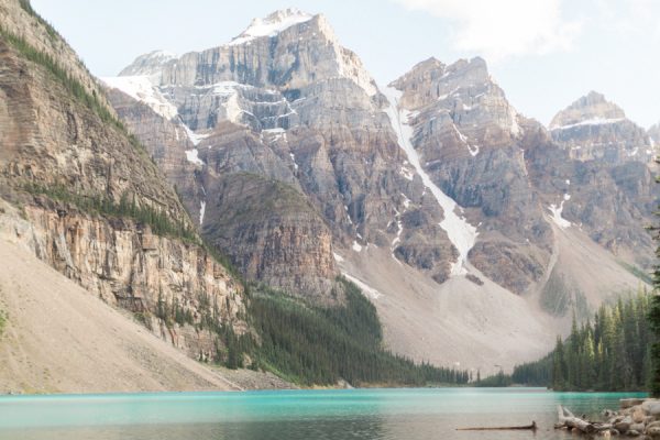 this-couples-edgy-glam-style-gave-the-beauty-at-moraine-lake-a-run-for-its-money-1
