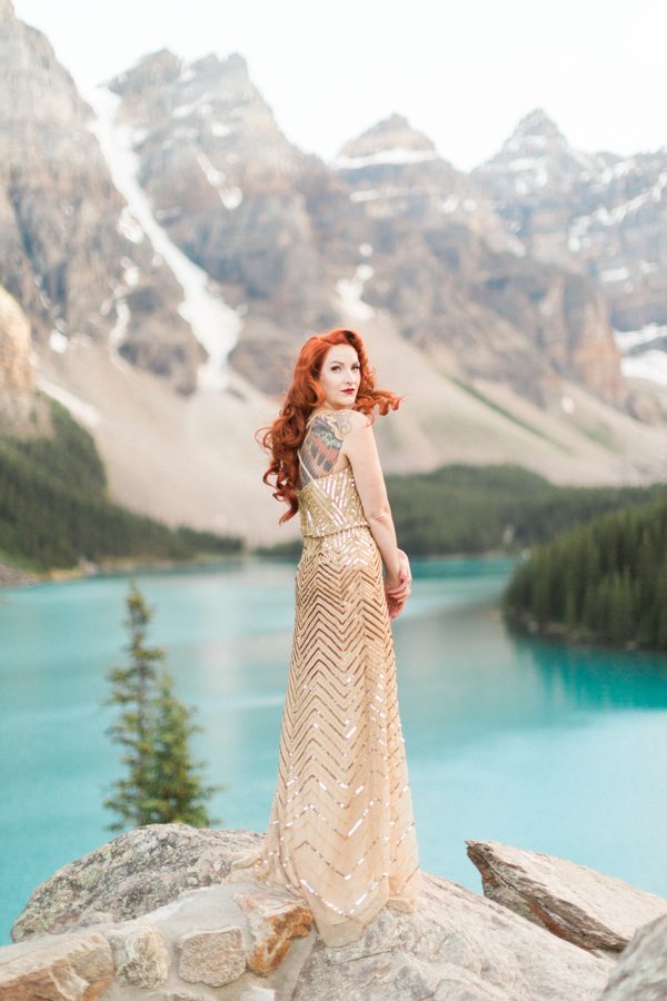 this-couples-edgy-glam-style-gave-the-beauty-at-moraine-lake-a-run-for-its-money-13