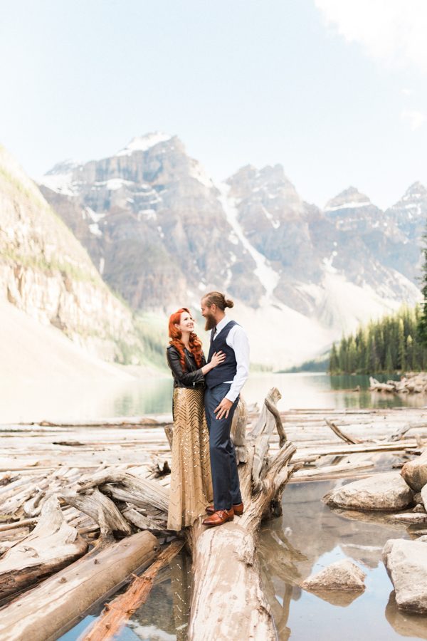 this-couples-edgy-glam-style-gave-the-beauty-at-moraine-lake-a-run-for-its-money-2