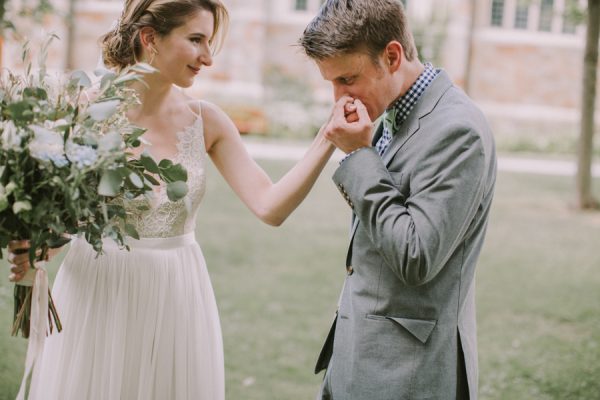 this-maine-barn-wedding-serves-up-muted-colors-and-a-bit-of-edge-10