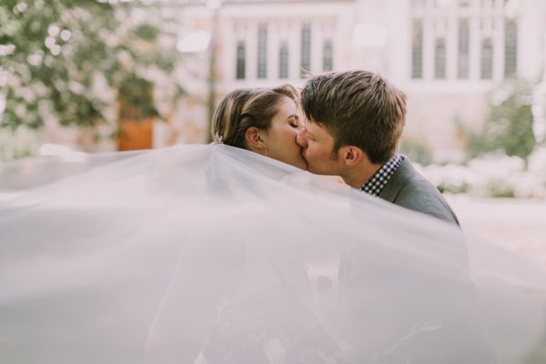 this-maine-barn-wedding-serves-up-muted-colors-and-a-bit-of-edge-11