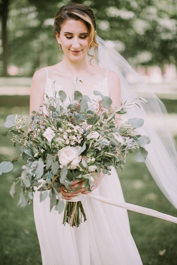 this-maine-barn-wedding-serves-up-muted-colors-and-a-bit-of-edge-12