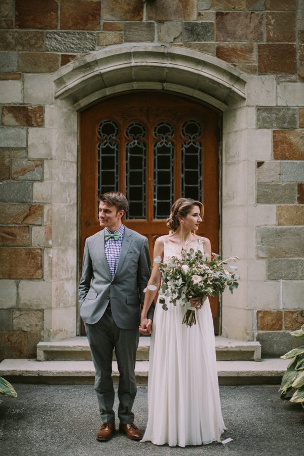 this-maine-barn-wedding-serves-up-muted-colors-and-a-bit-of-edge-14