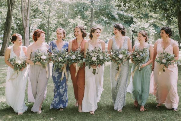 this-maine-barn-wedding-serves-up-muted-colors-and-a-bit-of-edge-15