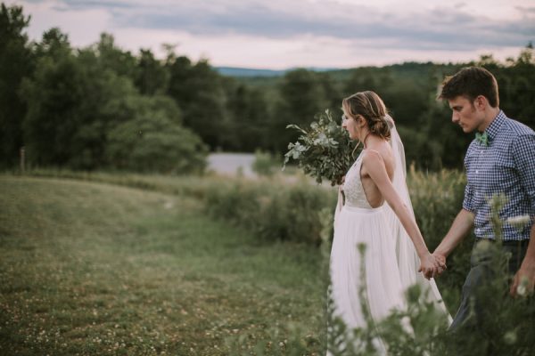 this-maine-barn-wedding-serves-up-muted-colors-and-a-bit-of-edge-30