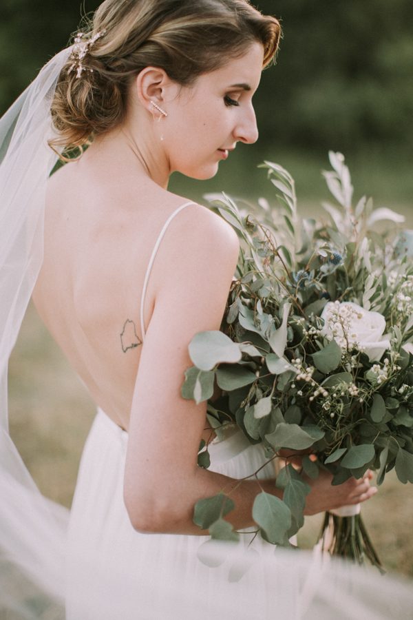 this-maine-barn-wedding-serves-up-muted-colors-and-a-bit-of-edge-35