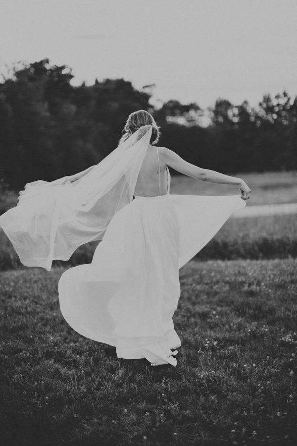 This Maine Barn Wedding Serves Up Muted Colors and a Bit of Edge ...