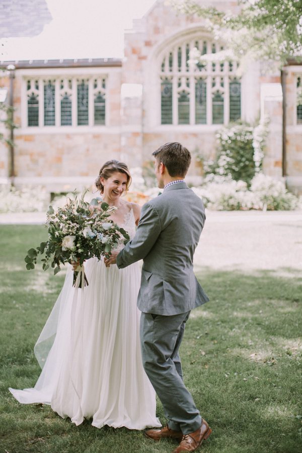 this-maine-barn-wedding-serves-up-muted-colors-and-a-bit-of-edge-8