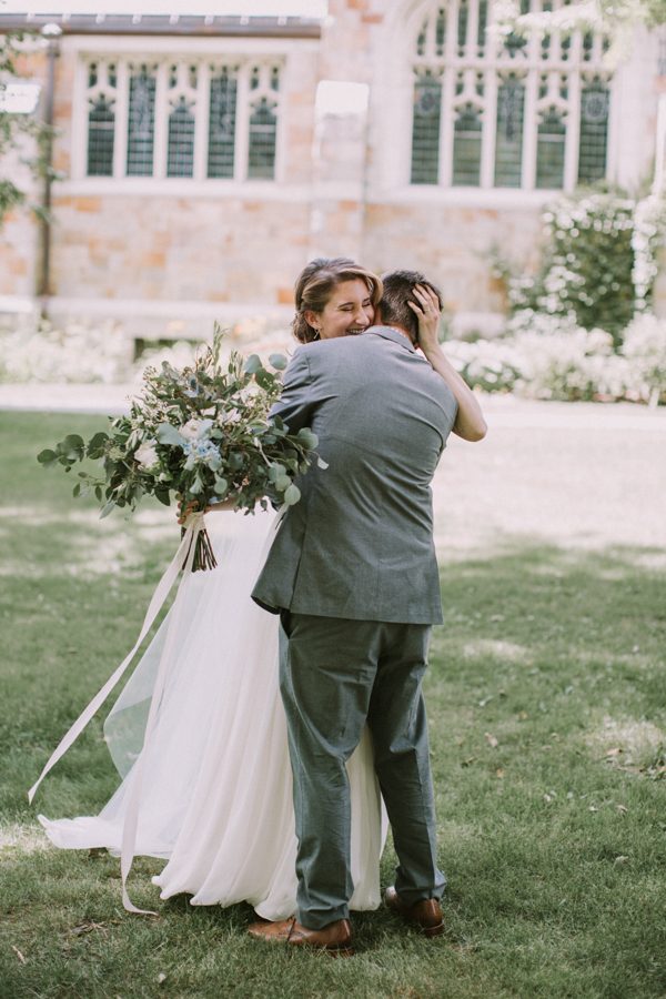 this-maine-barn-wedding-serves-up-muted-colors-and-a-bit-of-edge-9