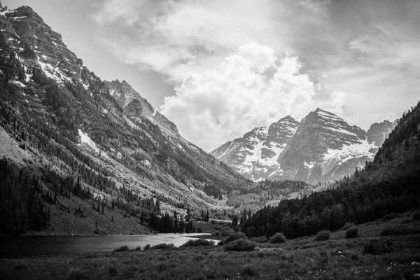 this-maroon-bells-ampitheater-wedding-proves-that-intimate-affairs-can-be-totally-epic-1