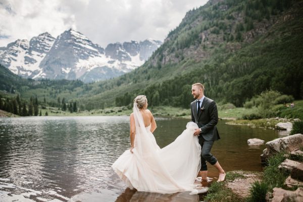 this-maroon-bells-ampitheater-wedding-proves-that-intimate-affairs-can-be-totally-epic-10