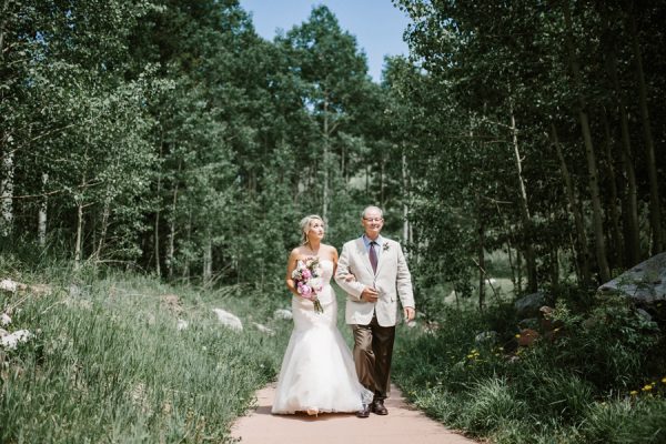 this-maroon-bells-ampitheater-wedding-proves-that-intimate-affairs-can-be-totally-epic-27