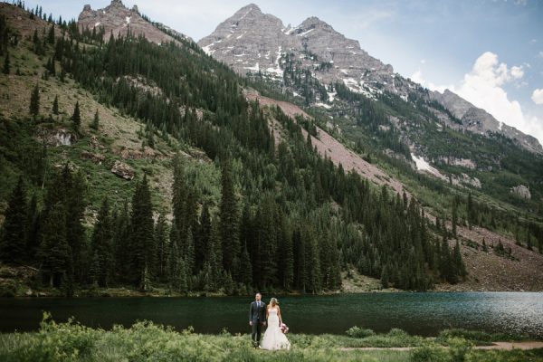 this-maroon-bells-ampitheater-wedding-proves-that-intimate-affairs-can-be-totally-epic-6