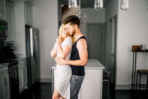 this-nashville-musician-and-his-sweetheart-got-comfy-for-a-photo-shoot-at-home-13
