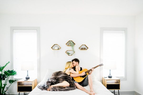 this-nashville-musician-and-his-sweetheart-got-comfy-for-a-photo-shoot-at-home-16