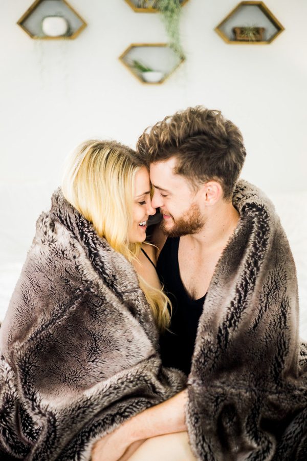this-nashville-musician-and-his-sweetheart-got-comfy-for-a-photo-shoot-at-home-19
