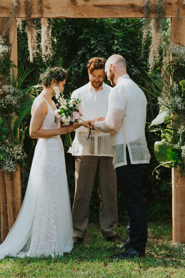 this-new-smyrna-beach-wedding-is-the-epitome-of-easygoing-tropical-florida-spirit-17