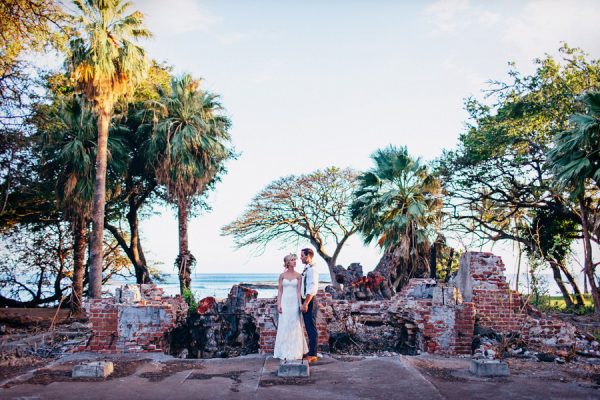 this-olowalu-plantation-house-wedding-marries-hawaiian-tradition-and-new-england-charm-41