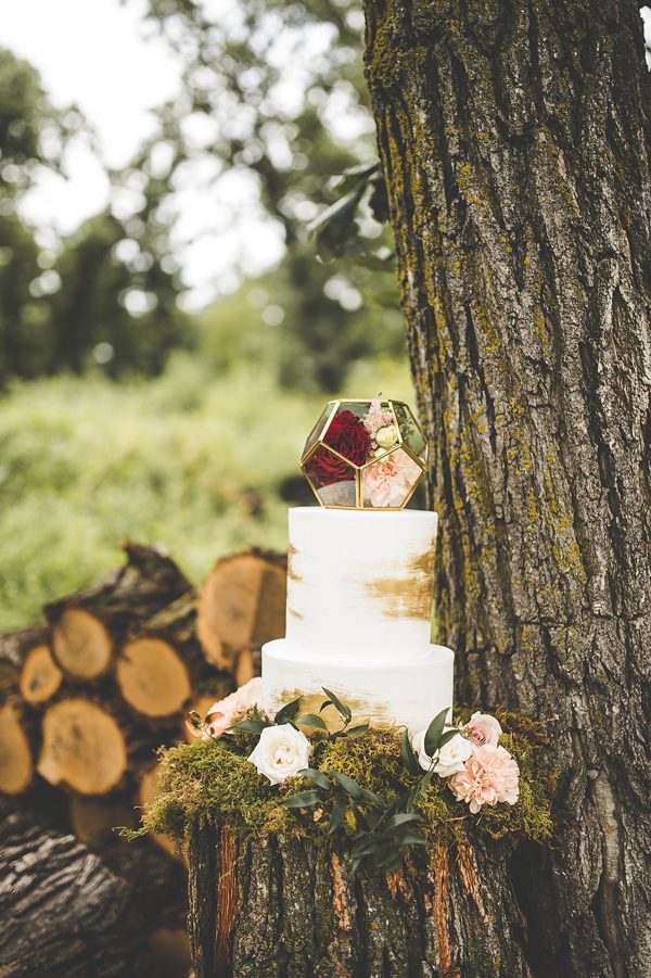 this-wedding-inspiration-proves-that-gold-blush-and-red-is-the-most-romantic-color-palette-10