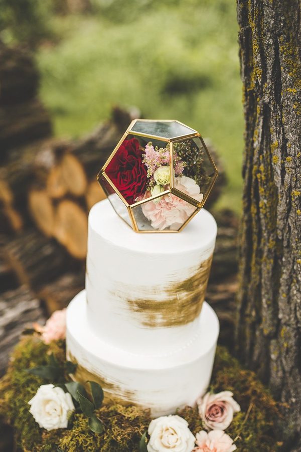 this-wedding-inspiration-proves-that-gold-blush-and-red-is-the-most-romantic-color-palette-11