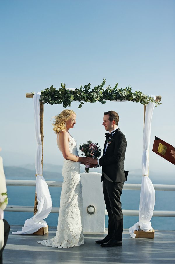 we-love-the-reason-why-this-couple-chose-santorini-for-their-destination-wedding-31