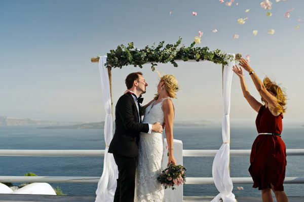 we-love-the-reason-why-this-couple-chose-santorini-for-their-destination-wedding-33