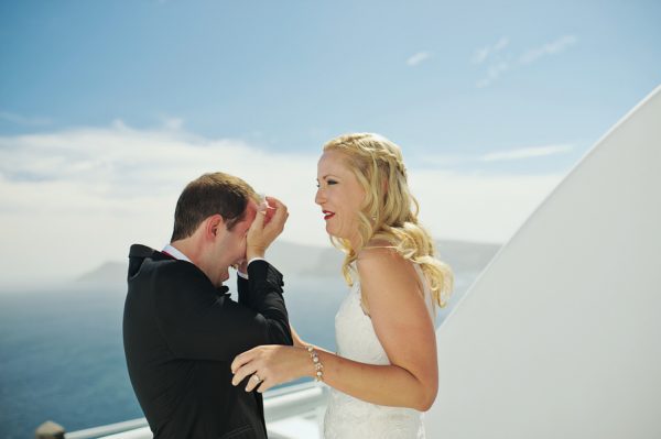 we-love-the-reason-why-this-couple-chose-santorini-for-their-destination-wedding-9