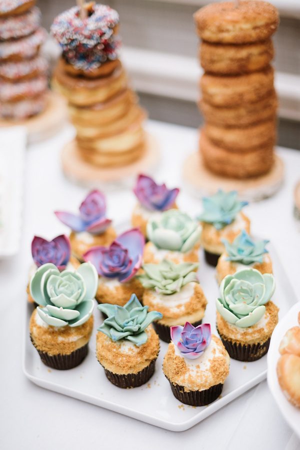 whimsical-black-white-palm-springs-wedding-avalon-hotel-13