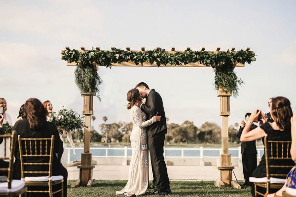 modern-classic-coronado-wedding-in-black-white-and-gold-brandi-potter-photography-10