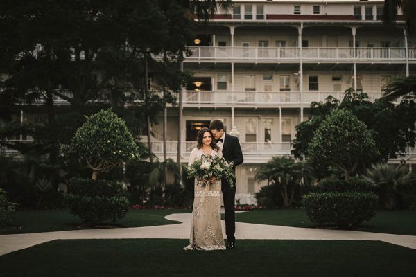 modern-classic-coronado-wedding-in-black-white-and-gold-brandi-potter-photography-12