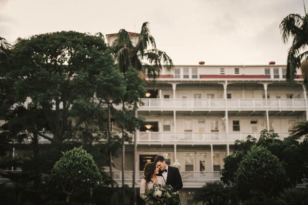 modern-classic-coronado-wedding-in-black-white-and-gold-brandi-potter-photography-13